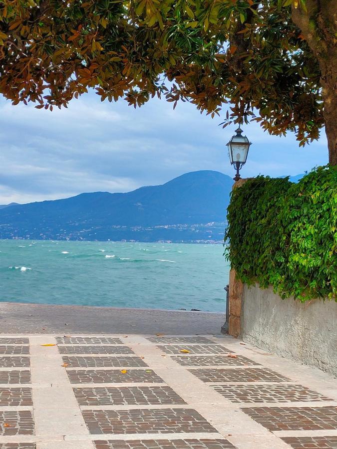 Garda Dreams Apartment Torri Del Benaco Exteriör bild