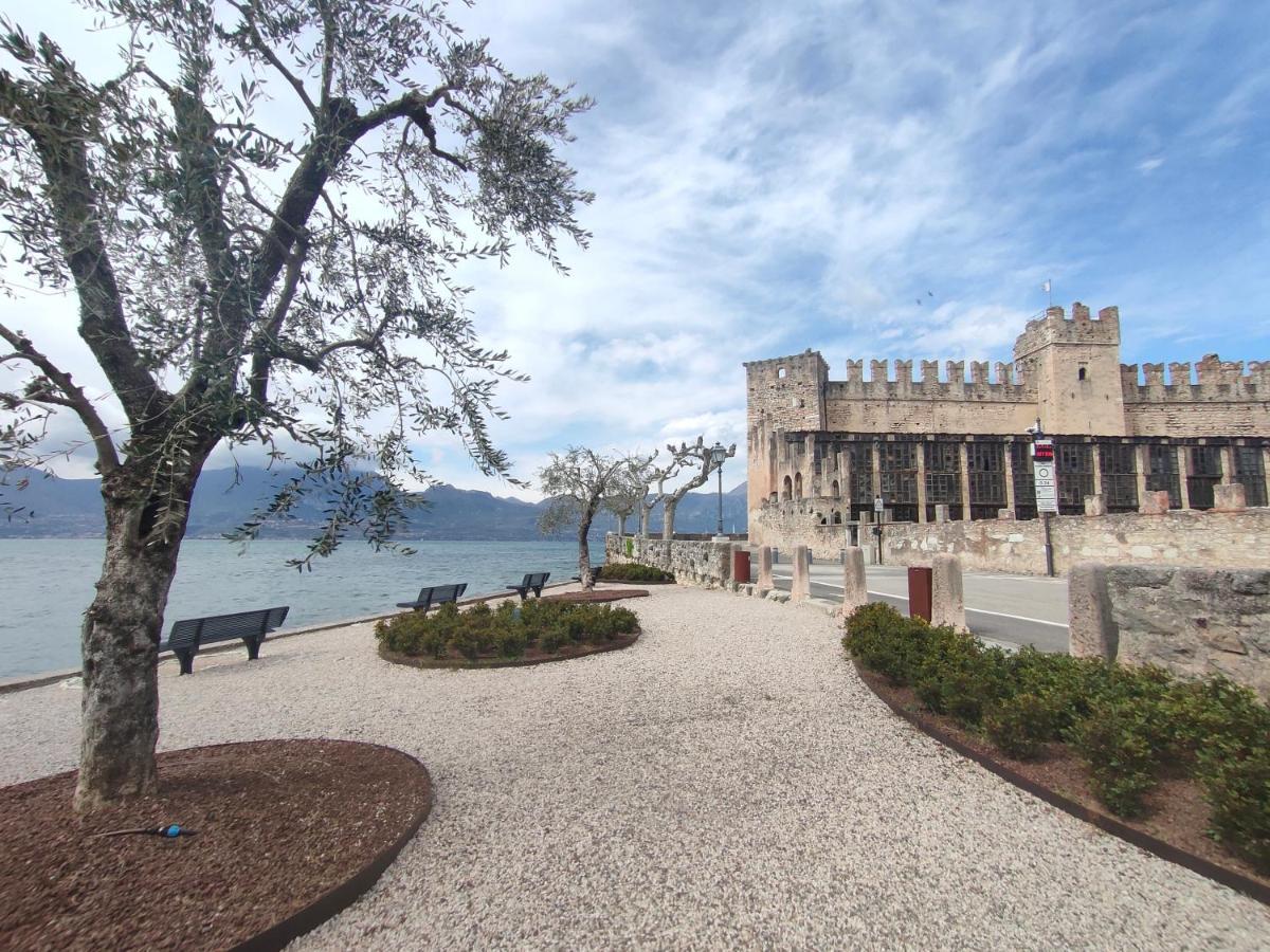 Garda Dreams Apartment Torri Del Benaco Exteriör bild