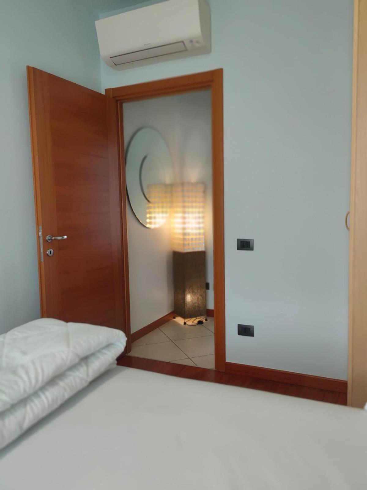 Garda Dreams Apartment Torri Del Benaco Exteriör bild