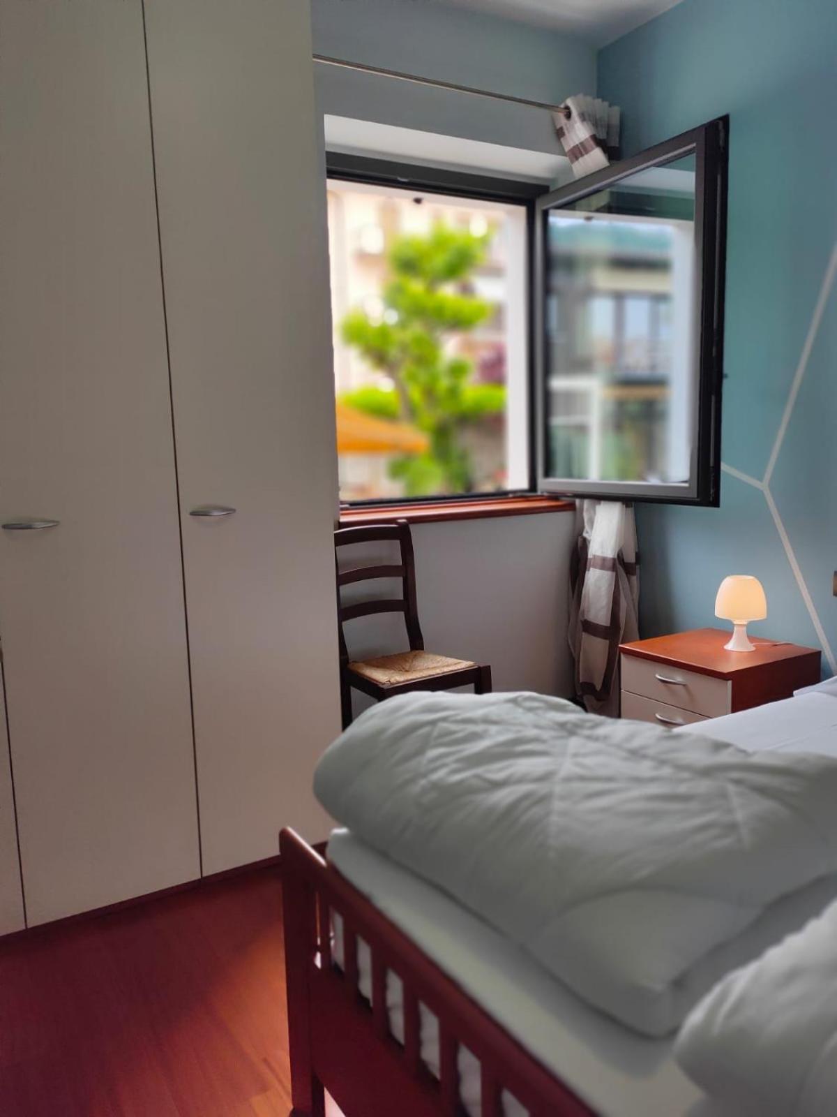 Garda Dreams Apartment Torri Del Benaco Exteriör bild
