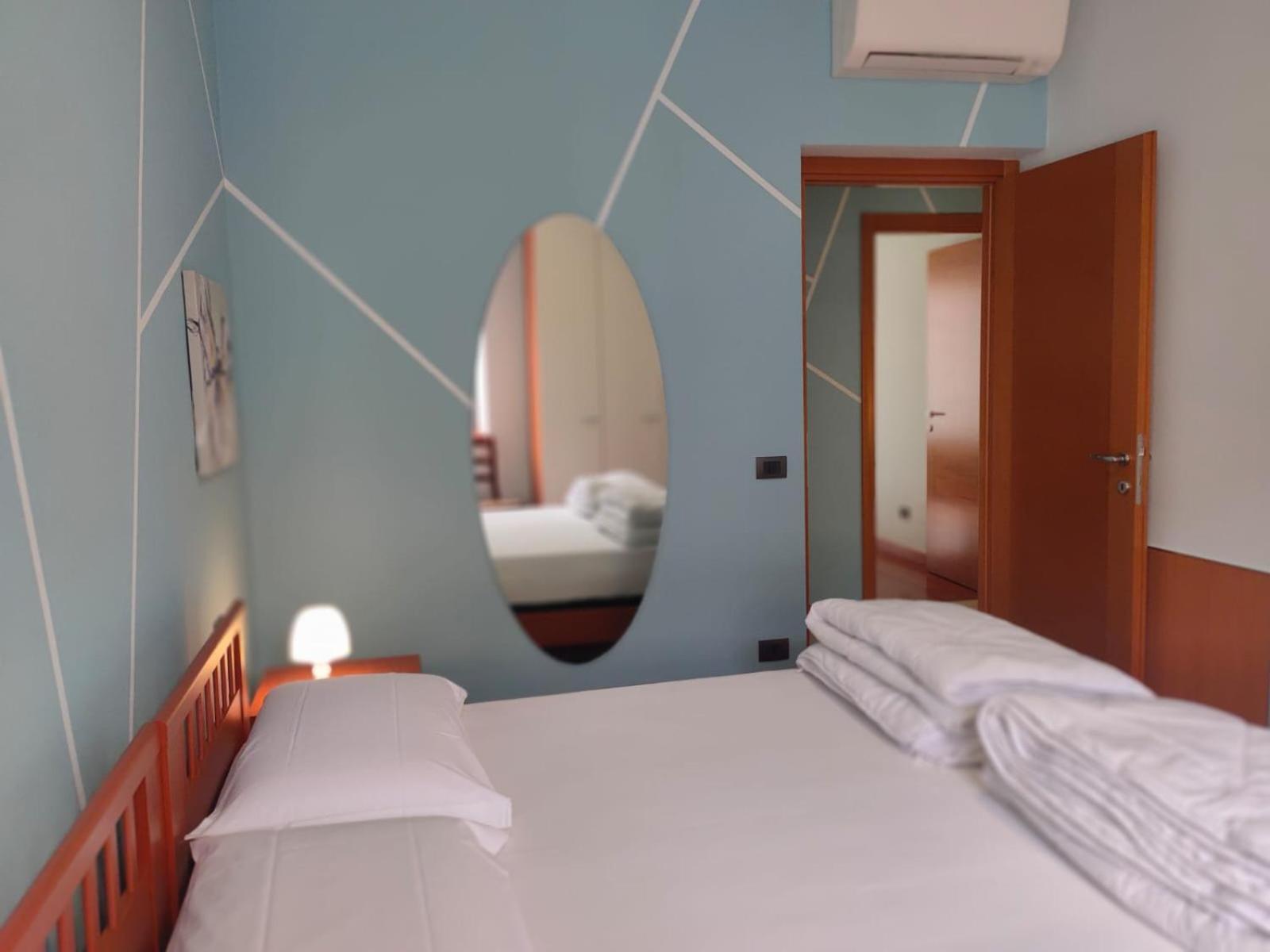 Garda Dreams Apartment Torri Del Benaco Exteriör bild